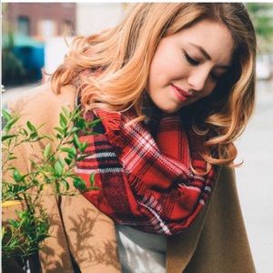 ❤️NEW LOW PRICE❤️ RED PLAID INFINITY SCARF❤️